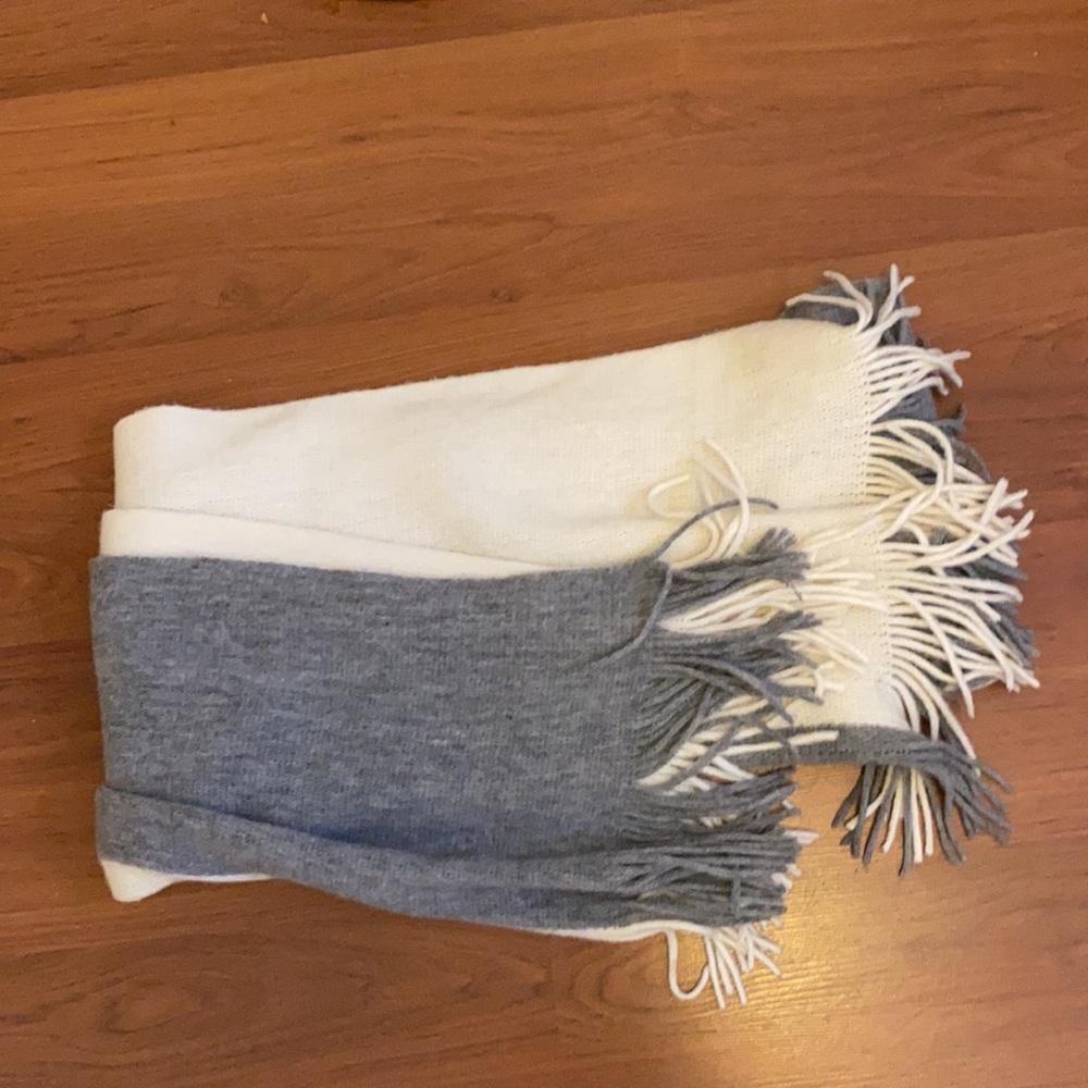 Scarf - Picture 2 of 3